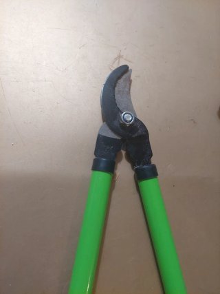 Tijeras de podar verdes 9 euros las dos