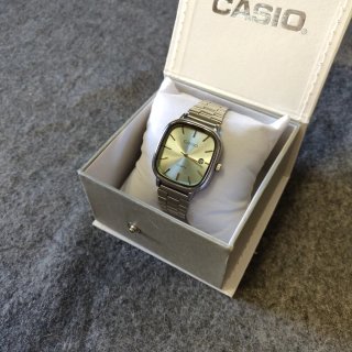 Reloj Casio vintage con dial verde menta