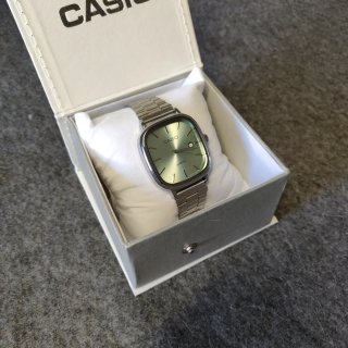 Reloj Casio vintage con dial verde menta