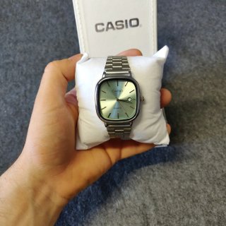 Reloj Casio vintage con dial verde menta