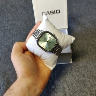 Reloj Casio vintage con dial verde menta