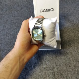 Reloj Casio vintage con dial verde menta