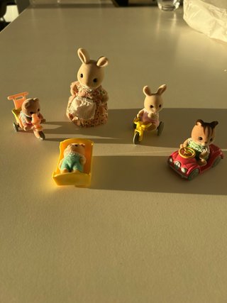 Figuras Sylvanian Families con bebés y cochecitos