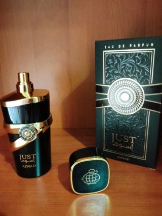 Perfume Just Aswad Eau de Parfum Negro y Dorado