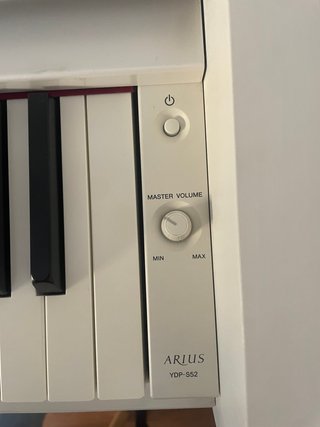 Piano Yamaha YDP-S52 Blanco Es amartillado.