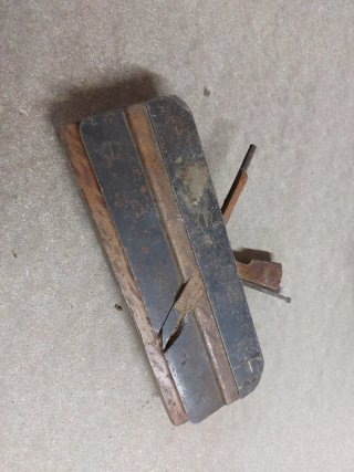 Cepillo carpintero antiguo madera y metal