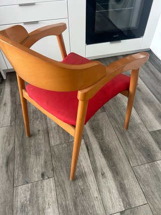4 Sillas de madera con asiento rojo, 30€ las 4