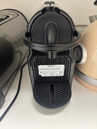 Cafetera Nespresso Negra
