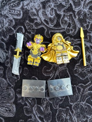 Legos Thanos y Corvus Glaive Dorados