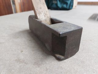 Cepillo carpintero antiguo curvo
