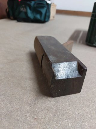 Cepillo carpintero antiguo curvo