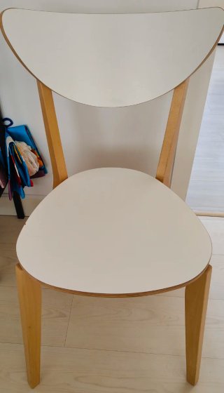 Escritorio madera y metal blan más 2 sillas cocina