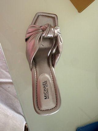 Sandalias Michael Kors plateadas talla 37.5