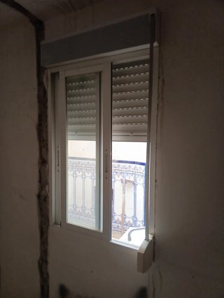 Ventana aluminio con persiana