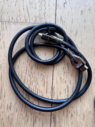 Apple TV A1469 con mando y cables
