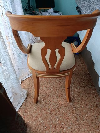 Sillas de comedor de madera y tela