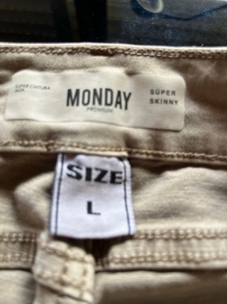 Pantalón vaquero mujer beige con encaje