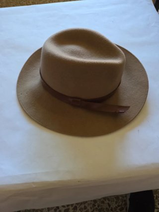 Lote 3 Cappelli Eleganti da Donna Giovane