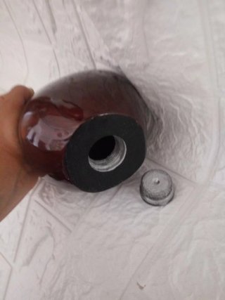 Vaso decorativo in metallo con cuore dorato