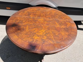 Mesa de comedor redonda de madera