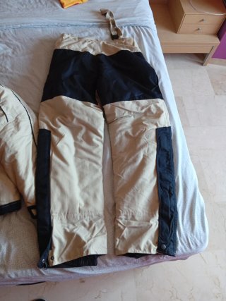 Conjunto esquí Talla L beige y negro