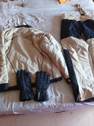 Conjunto esquí Talla L beige y negro