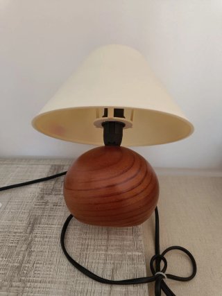 Lamparita de mesa madera y tela