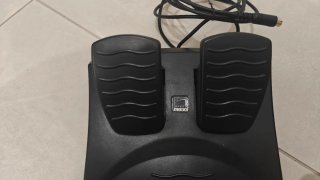 Volante e pedaliera per PlayStation, PC e Android