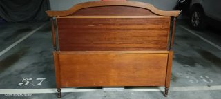Cabecero de cama de madera y ratán