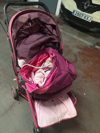 Carrito de bebé rosa plegable