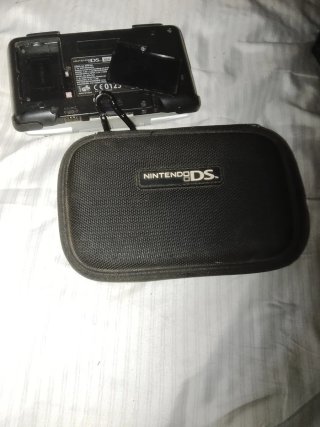 Nintendo DS Plata Antigua le falta la batería,
