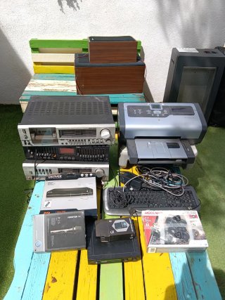 Equipos de sonido y electrónica varios