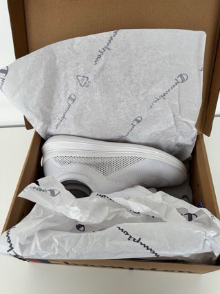 Zapatillas Champion blancas nuevas. Talla 38.5