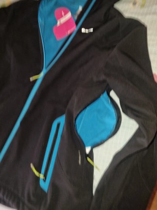 Chaqueta Quechua Negra y Azul