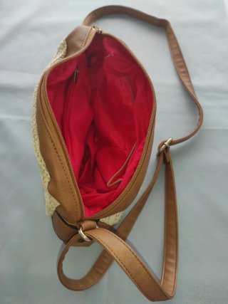 Bolso de hombro de paja y piel