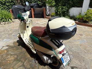Lambretta Scooter Beige y Verde LN 125