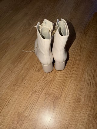 Botines blancos con cordones