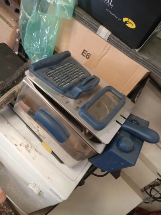 Freidora Eléctrica Azul y Plateada