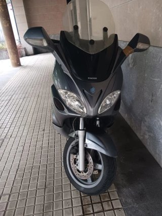 Moto Scooter Gris