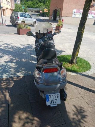 Moto Scooter Gris