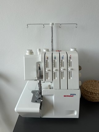 Remalladora Bernina 800DL
