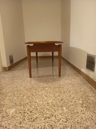 Mesa de comedor ovalada de madera