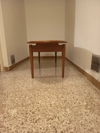 Mesa de comedor ovalada de madera