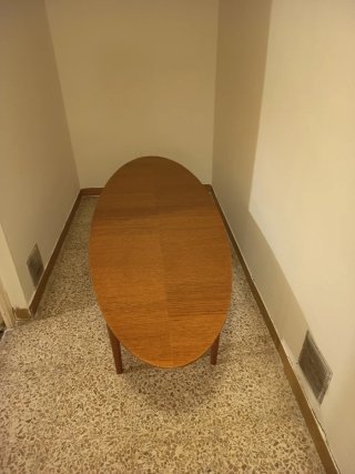 Mesa de comedor ovalada de madera