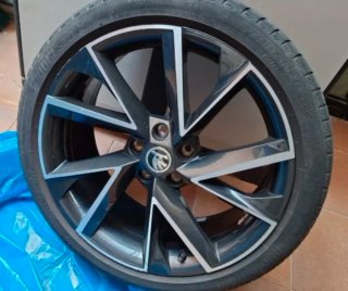 2 Neumáticos Bridgestone 225/40 R19