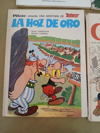 Lote 4 cómics Astérix:.