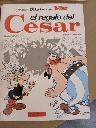 Lote 4 cómics Astérix:.