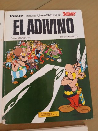 Lote 4 cómics Astérix:.