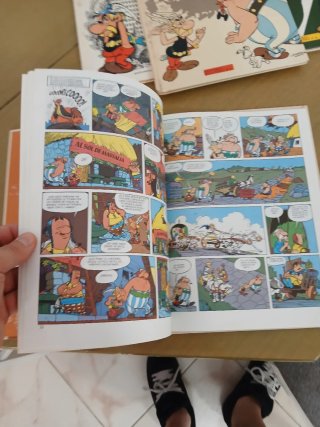 Lote 4 cómics Astérix:.