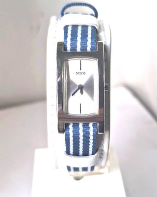 Reloj Guess Mujer Blanco y Azul. Nuevo